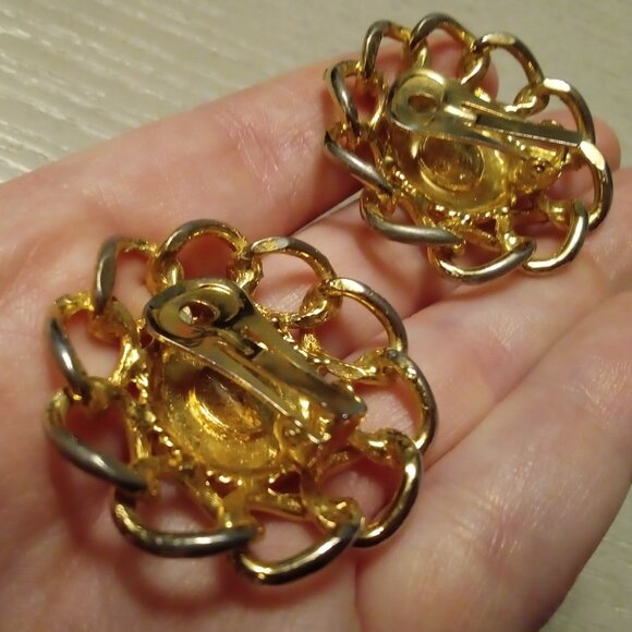 Chanel LARGE Vintage Clip On Earrings - Picture 5 of 15